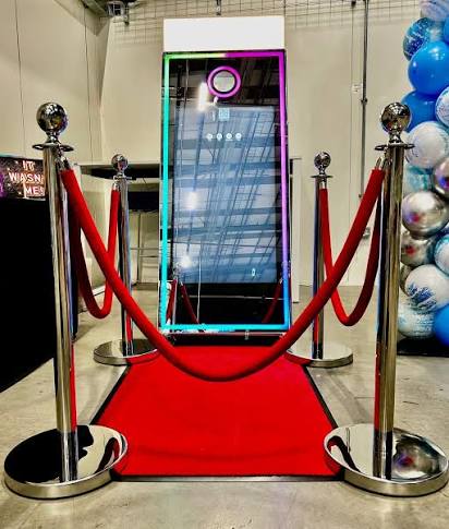 Magic Mirror Photo Booth – Interactive Selfie Experience